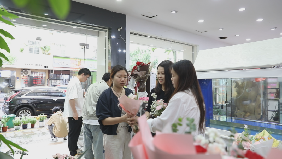黎川：母親節(jié)臨近 鮮花市場(chǎng)火爆